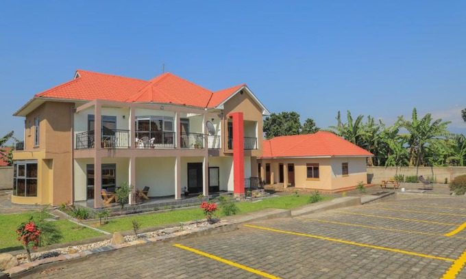 Fort Portal House | Little Paradise Boma