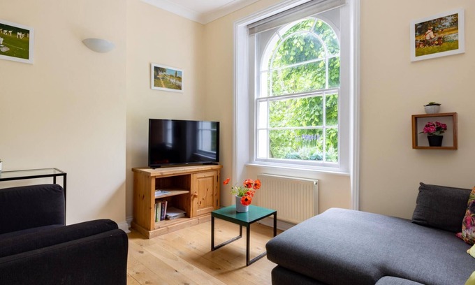 Lancaster Gate Apartment | Little Picnic in the Park - 1 Bedroom by Hyde Park