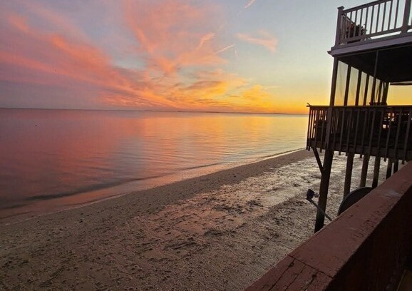 Downe House | Little piece of paradise on Gandy's Beach