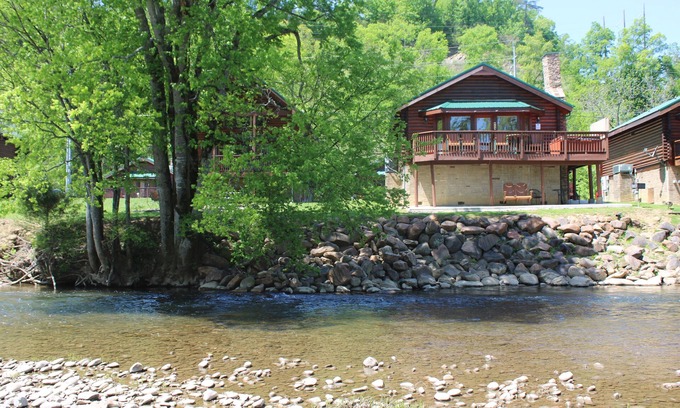 Pigeon Forge Cabin | Little Pigeon River Front Cabin-1 Mile of Main Parkway in Pigeon Forge Great Fishing