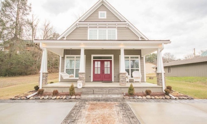 Pigeon Forge Ski Chalet | Little Pigeon River Chalet