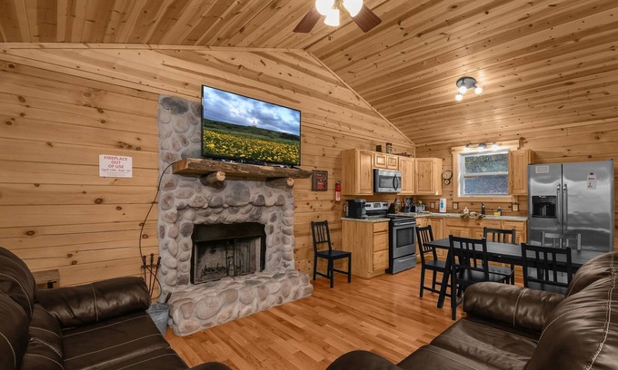 Logan Cabin | Little Pine Cabin on Big Pine Rd