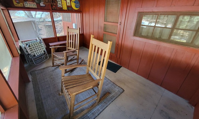 Ruidoso Cabin | Little Red: Quaint Cabin in the Woods