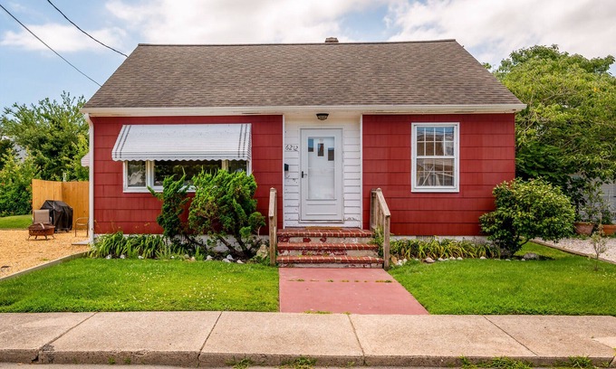 Chincoteague House | Little Red Cottage on Chincoteague Island!