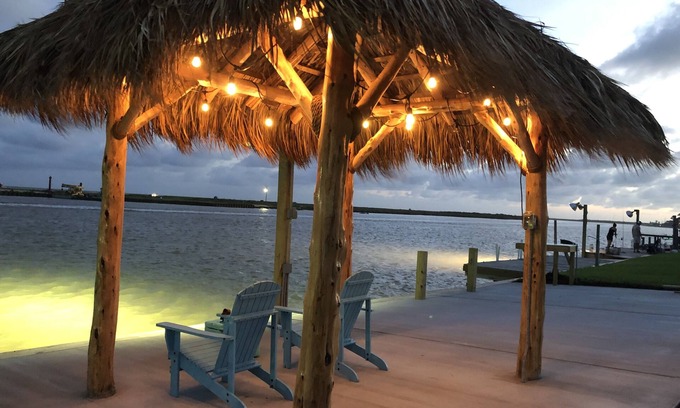 Cedar Lane Cabin | “Little Salt” GREAT LOCATION on intercoastal! Catch fish from backyard