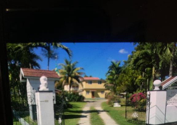 Ocho Rios House | Little Shaw park guest house