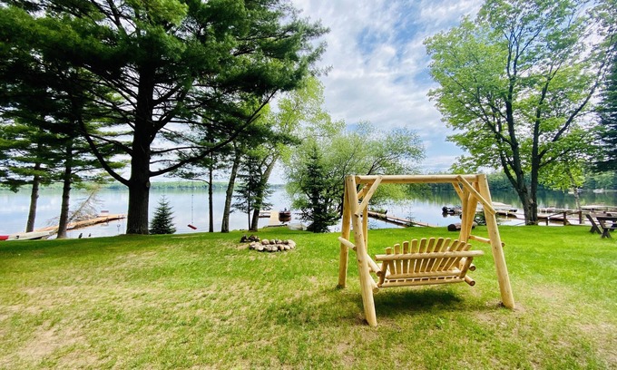 St Germain Cabin | Little Slice of Heaven - Little Slice of Heaven, Clean, Wi-Fi & free Firewood