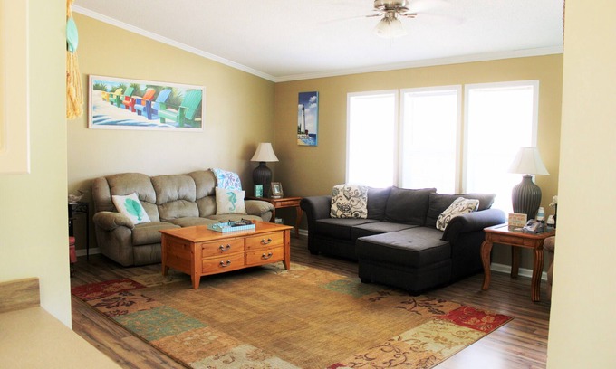 Supply House | LITTLE SLICE OF PARADISE ! ONLY 3 miles to The Beach!π