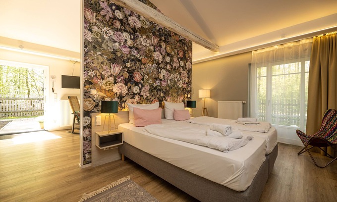 Buhlau/Weier Hirsch Apartment | Little Suite Apartments