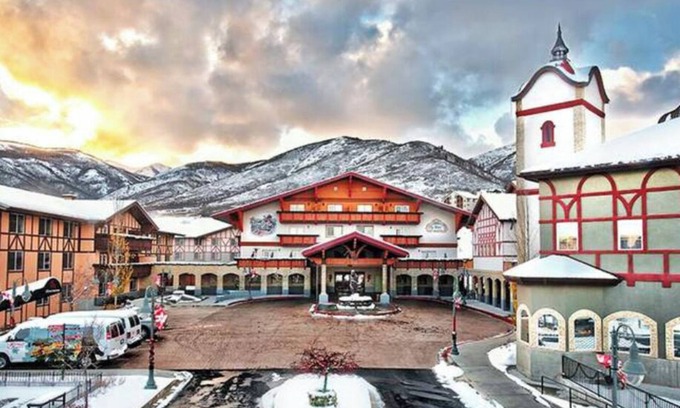 Midway House | 'LITTLE SWITZERLAND' ZERMATT RESORT TOWNHOME - POOL - SPA - SKIING