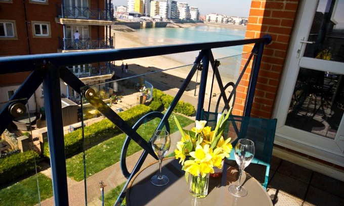 Eastbourne Apartment | Little Venice by the Sea - balcony & water views