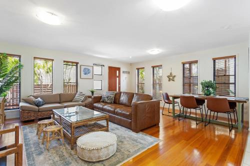 Mudjimba House | Little Whale House