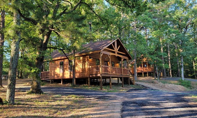 Mena Cabin | Little Wolf Cabins/The Cedar Creek Cabin close to WPG West Traiheads