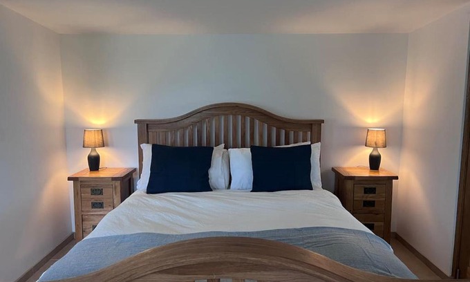 Hatherleigh House | Littlewood Cabin