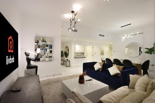 Dubai Marina Apartment | Livbnb - Spacious 3B with Tranquil Community View