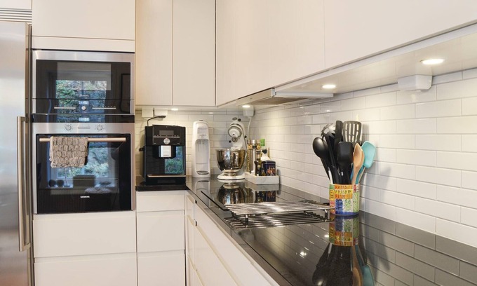 Lilla Nyckelviken House | Live comfortably and centrally on vacation.