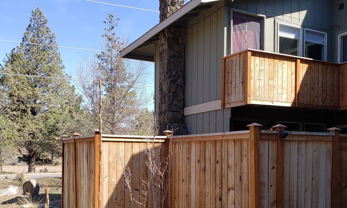 Southeast Bend Condo | Live in Bend with your pet