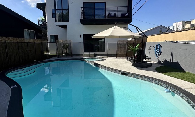 Del Aire House | Live like a Hollywood superstar. Right next to LAX, SoFi Stadium, and beaches.