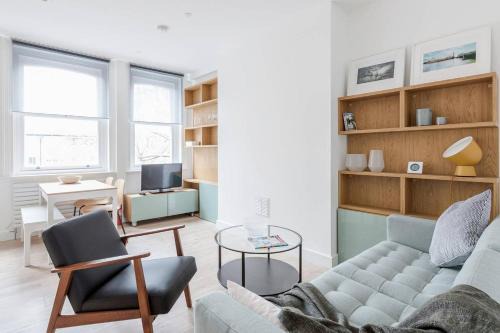 Riverside Apartment | Live like a Londoner by TOWER BRIDGE