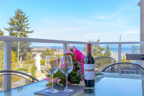 Cordova Bay Apartment | Live The Dream In The Haro