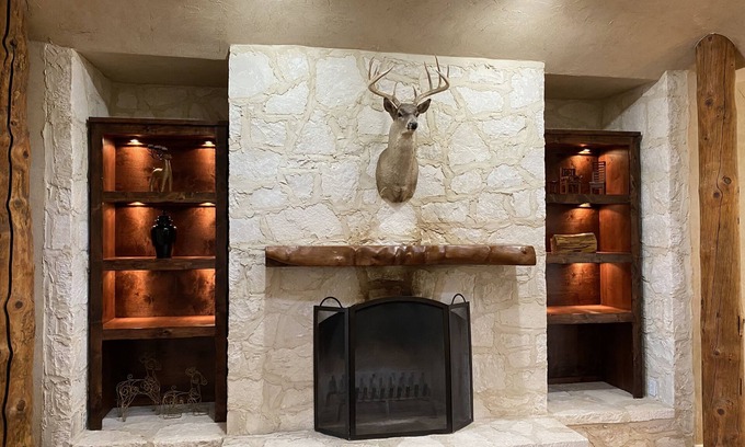 Ingram House | LIVE WATER LODGE on Johnson Creek 5 Bedrooms sleep 11, 4 1/2 baths