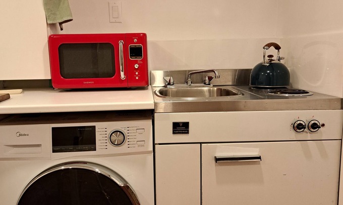 Riverdale Apartment | Live work studio with kitchenette, ensuite, office, private