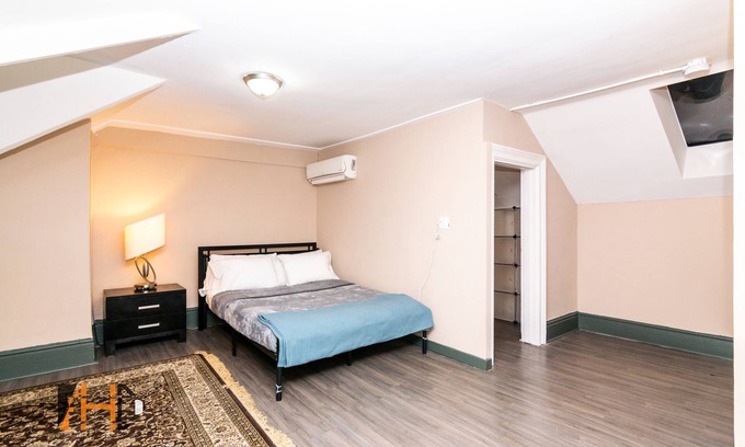 Cabbagetown House | Lively 3 Bedroom multi-story Apartment in Historic Cabbagetown