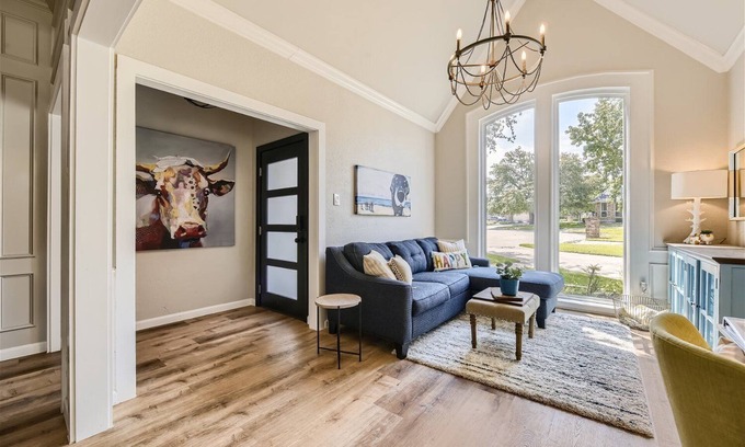 Trophy Club House | Lively Interior Oasis w/Big Yard- Fast- WIFI