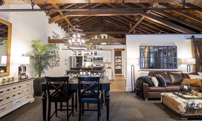 Madison Apartment | Livery Loft: our other BEST downtown location! Award winning! Come see why.
