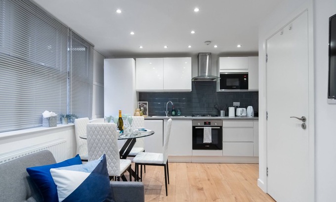 Aylesbury Apartment | Livestay Modern Two Bed Apartment in Aylesbury3