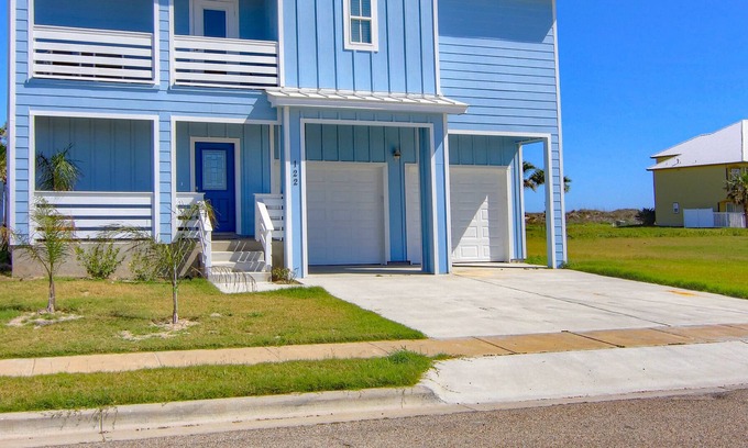 Port Aransas House | Livin' On Cloud 9 Ipe122 5 Bedroom Home by Redawning
