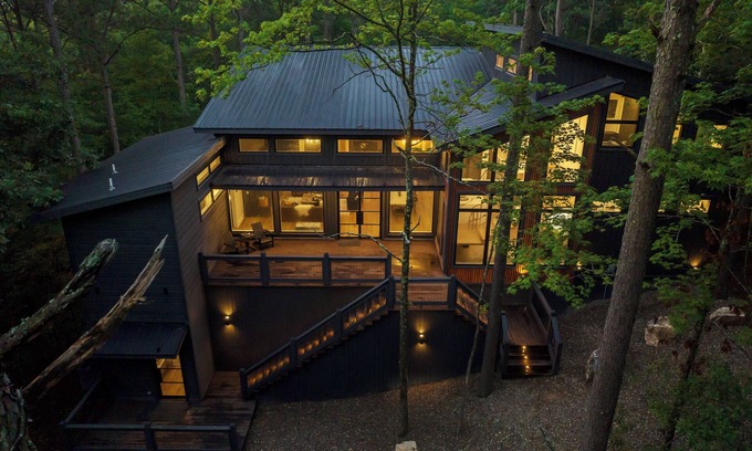 Broken Bow Cabin | "Livin' the High Life"-Ultra Lux Cabin w/Custom Playscape-Sleeps 20