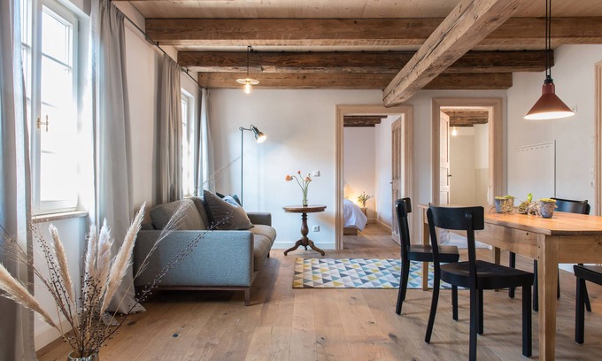 Lahr Apartment | Living in a city palace with a quiet inner courtyard and garden