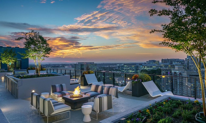 Reston Apartment | Living in Deluxe Luxury | 2b 2bth | Patio & POOL |