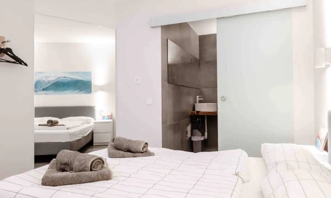 Callao House | Living Lodge Portugal - Private Beach Path, Shower