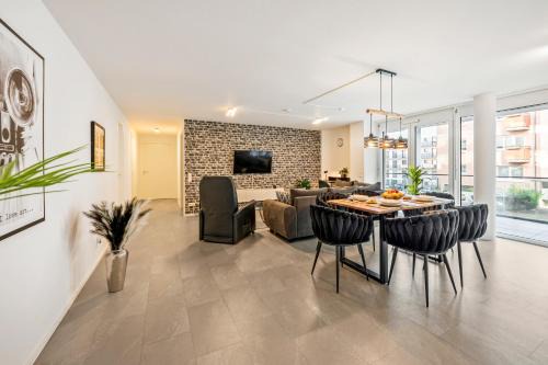 Pforzheim Apartment | LIVINGLike-Apartment - Central & Spacious with Balkony & Garage, Coffee - 103m2
