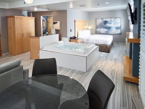 Maplewood Hotel | LivINN Hotel St Paul East/Maplewood