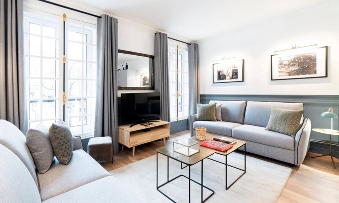 Quartier Sainte-Avoye Apartment | LivinParis | Luxury 2 Bedrooms Centre Pompidou