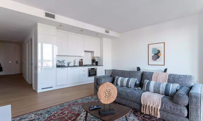 Logan Circle Apartment | Liz by Black Swan 508 (1/1, Cap 2)