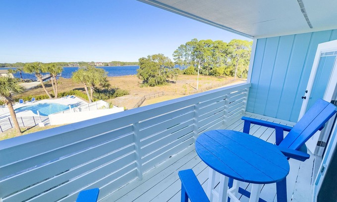 Sunnyside Condo | L👀K! NEW VRBO! Beach & Lake; Boat Ramp; Lake Powell! Rent both sides, sleeps 18