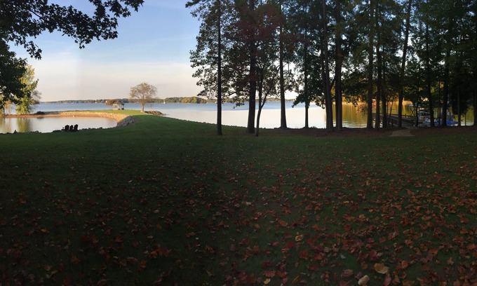 Denver House | LKN Waterfront Point Home!Sleeps 13! Large home&yard! Boating options available