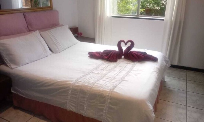 Hout Bay Cottage | Llandudno tranquil water friendly Garden Cottage, light, bright and close to Sea