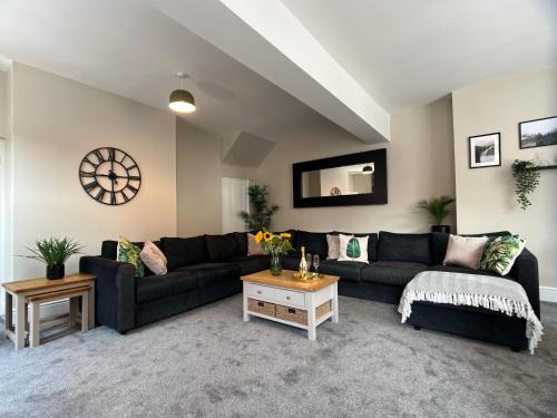 Llangollen Apartment | Llangollen High Street Sleeps 12