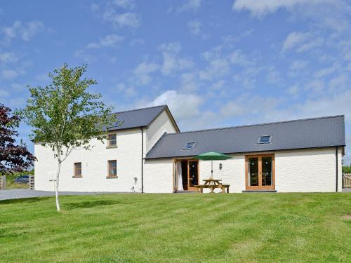 Whitland House | Llanlliwe Cottage