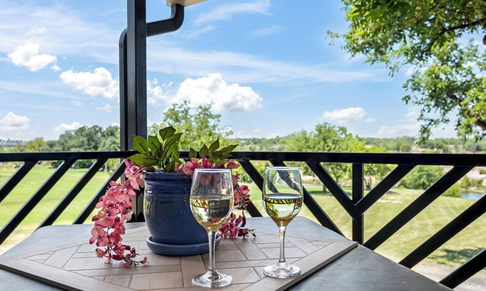 Llano Apartment | Llano River Carriage House | 1/1, River Frontage