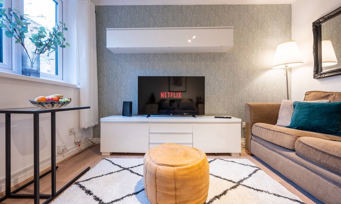 Atlantic Wharf Apartment | Llansannor Drive by Tŷ SA - Free Parking