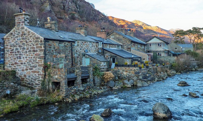 Beddgelert Cottage | LLETY, pet friendly, character holiday cottage in Beddgelert