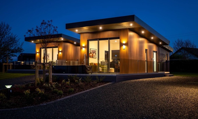 Llangefni Cottage | Lligwy Lodge - sleeps 4 guests in 1 bedroom
