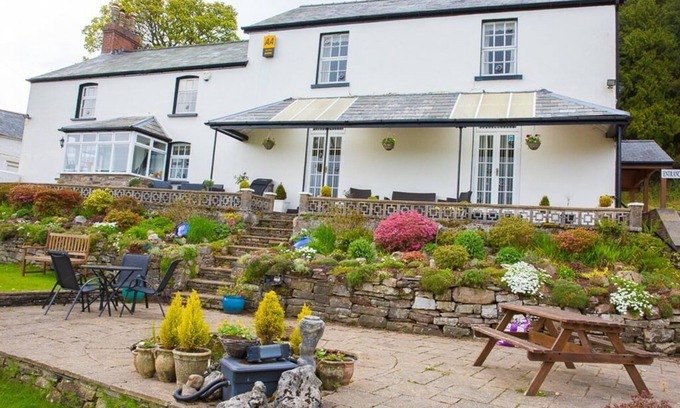 Merthyr Tydfil House | Llwyn Onn Guest House