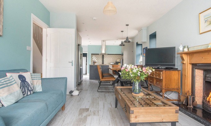 Edern Cottage | Llwynfor is the ideal base for your Llyn Peninsula holiday at any time of year.